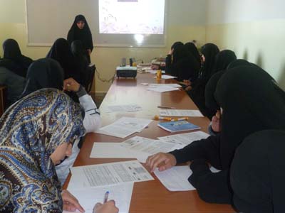 قائدات يخضعن لورشة الآباء والأبناء