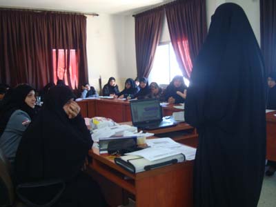 قائدات يخضعن لورشة الآباء والأبناء